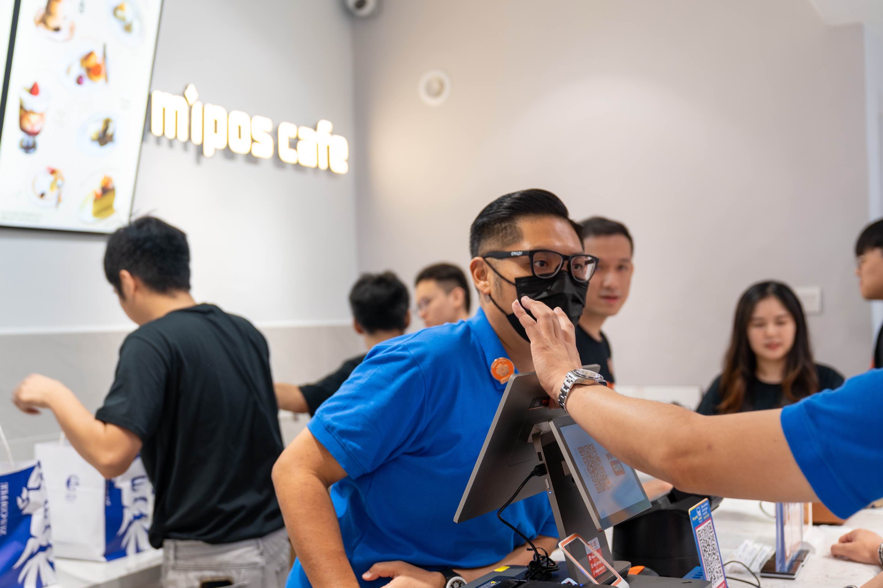 Mipos showroom event
